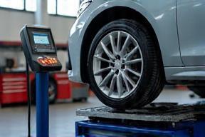Car tire on balancing machine